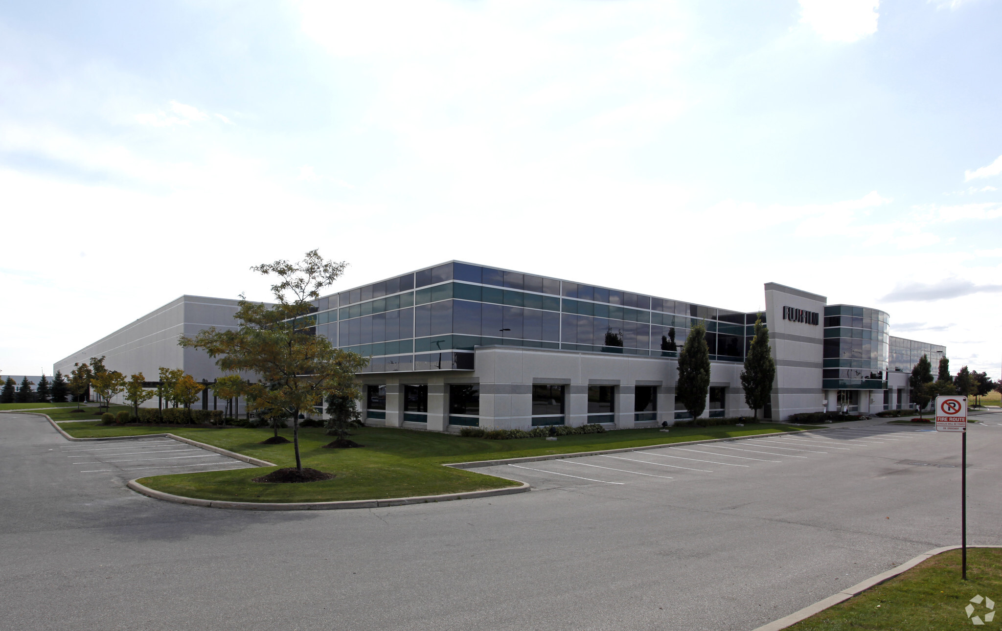 600 Suffolk Ct, Mississauga, ON for lease Primary Photo- Image 1 of 3