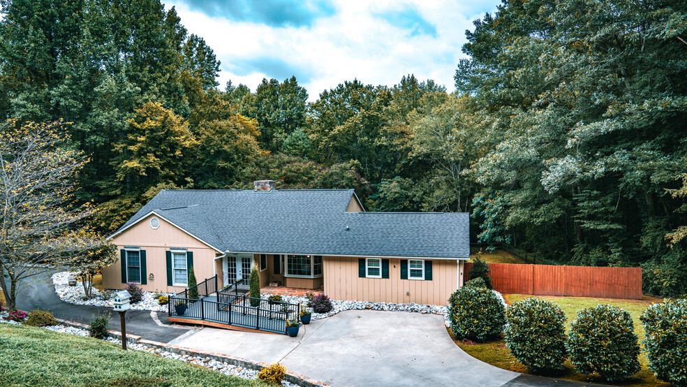 3491 Crestwood Dr, Morganton, NC for sale - Primary Photo - Image 1 of 1