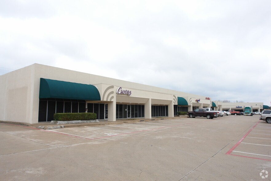 5751-5829 Westcreek Dr, Fort Worth, TX for lease - Primary Photo - Image 1 of 3