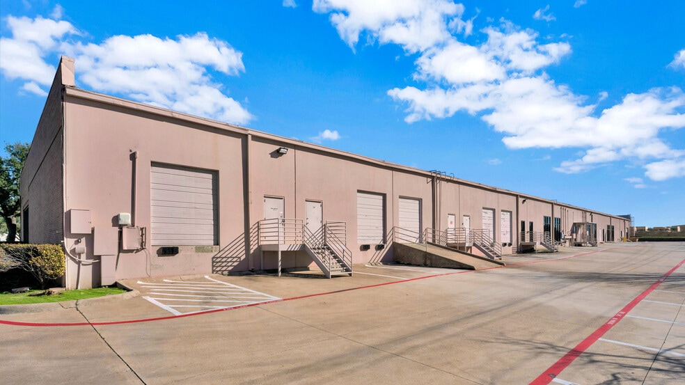 2155 Chenault Dr, Carrollton, TX for lease - Building Photo - Image 2 of 8