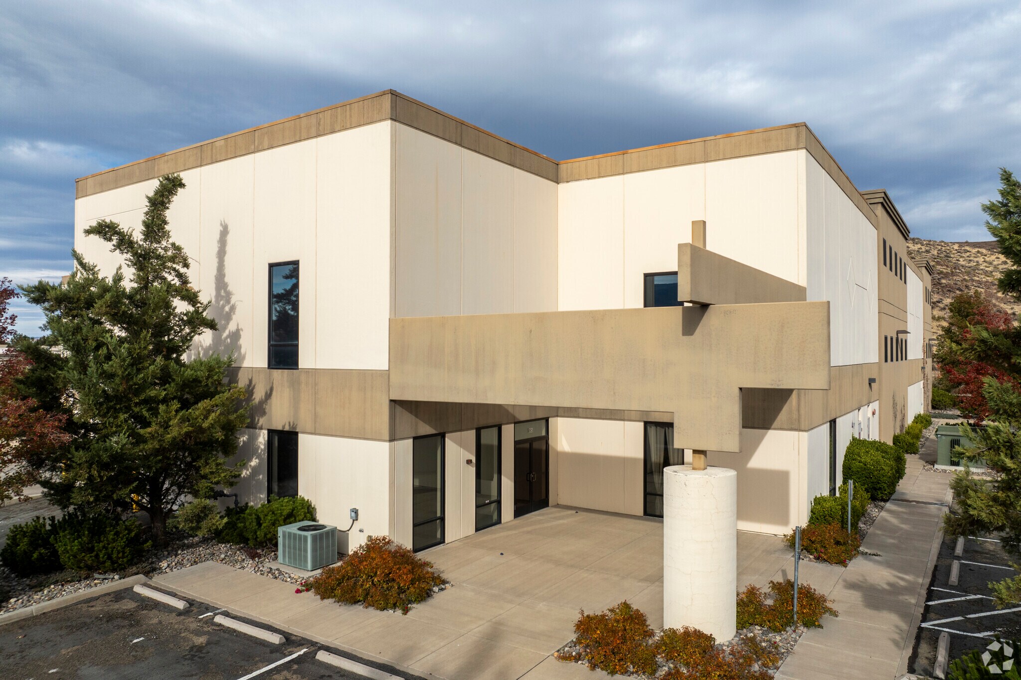 895 Maestro Dr, Reno, NV for sale Primary Photo- Image 1 of 5