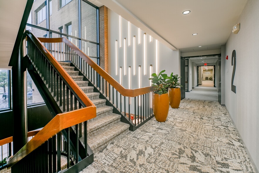 680 Craig Rd, Saint Louis, MO à louer - Photo du bâtiment - Image 1 de 4