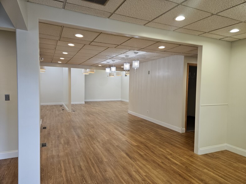 5820 Gratiot Rd, Saginaw, MI for lease - Building Photo - Image 2 of 17