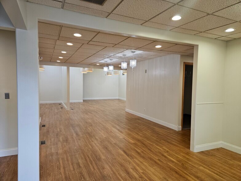 5820 Gratiot Rd, Saginaw, MI à louer - Photo du bâtiment - Image 2 de 17