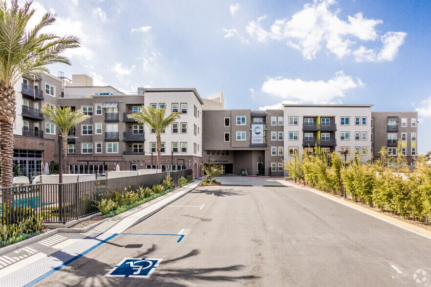 3630 Westminster Ave, Santa Ana, CA à louer - Photo du bâtiment - Image 1 de 7