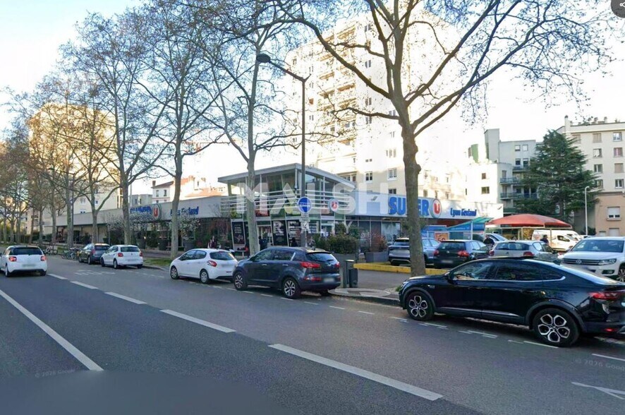 Retail in Lyon for lease - Building Photo - Image 3 of 3