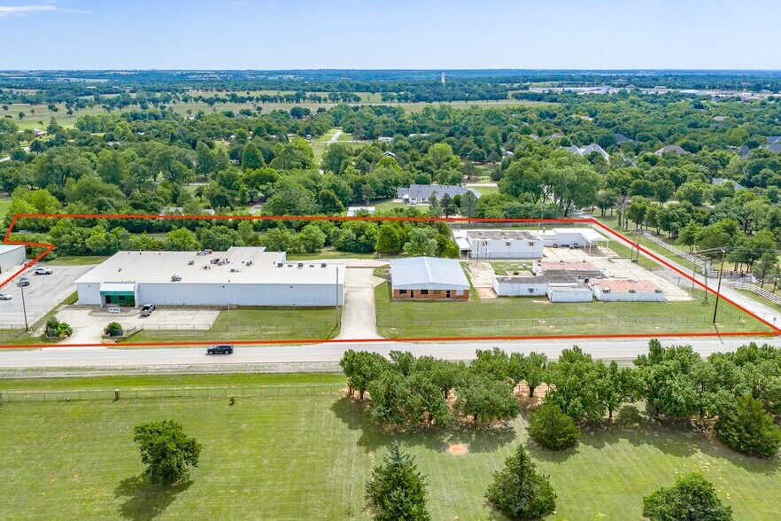 1820 N Council Rd, Blanchard, OK à vendre - Photo du bâtiment - Image 2 de 96