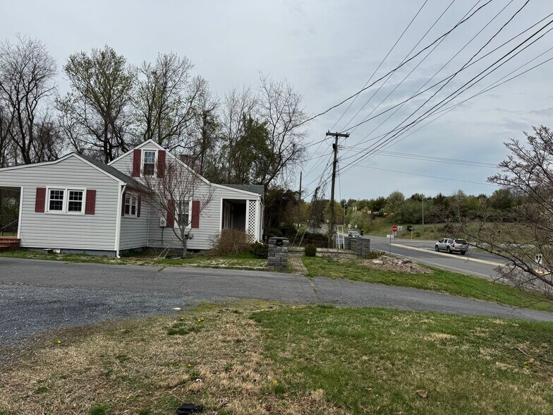 1932 Spring Hill Rd, Staunton, VA à vendre - Photo du bâtiment - Image 2 de 22