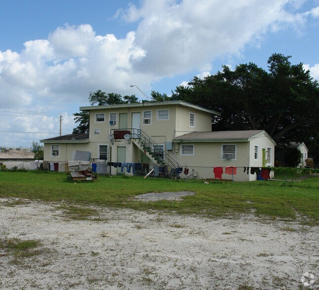 3744 W Hallandale Beach Blvd, Pembroke Park, FL for sale - Primary Photo - Image 1 of 5