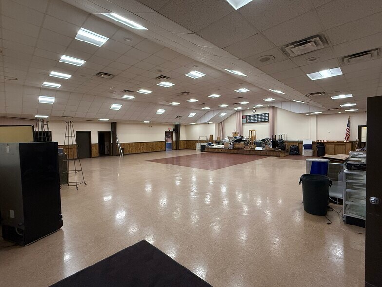 83 South St, West Hartford, CT à louer - Photo du bâtiment - Image 2 de 8