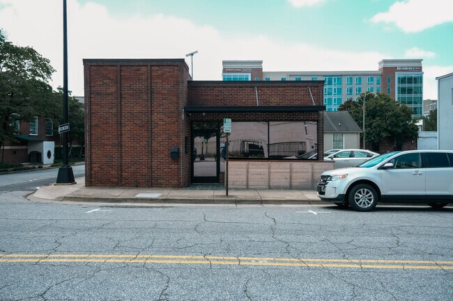 Plus de détails pour 220 E Coffee St, Greenville, SC - Commerce de détail à louer