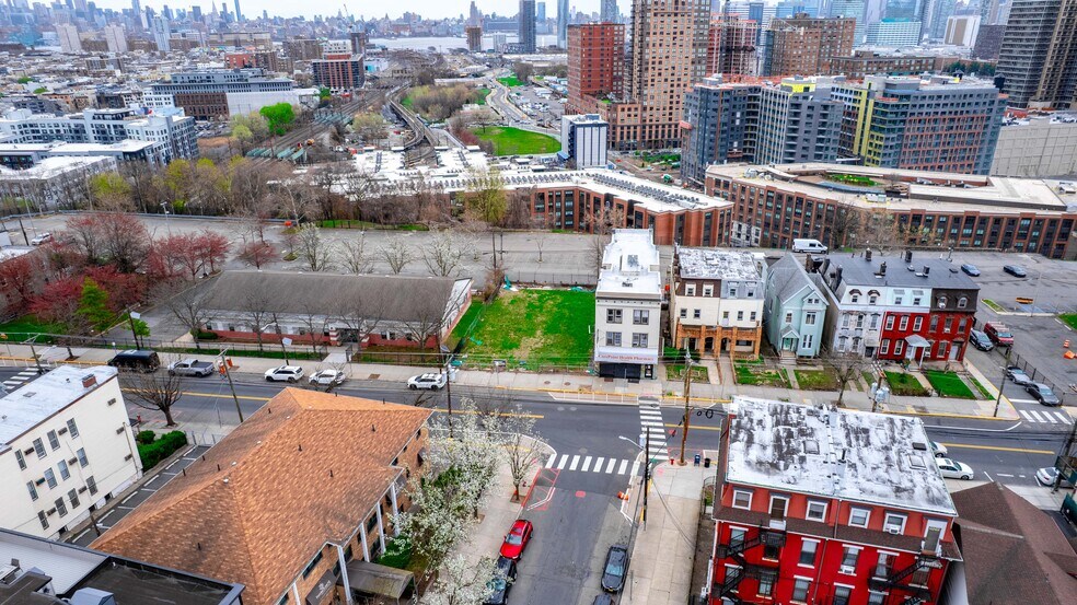 216 Palisade Ave, Jersey City, NJ à vendre - Photo du bâtiment - Image 2 de 8