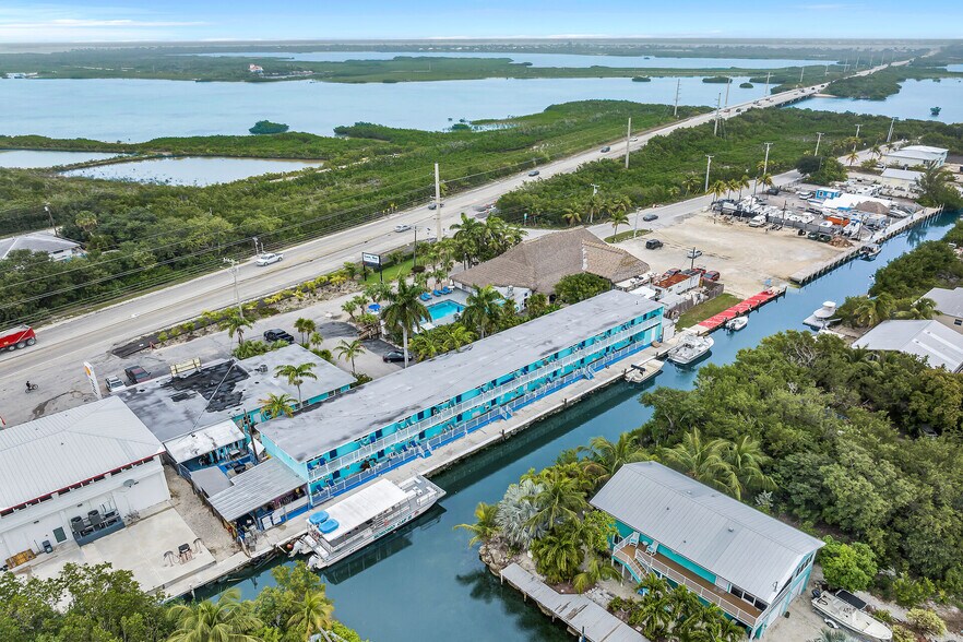 27340 Overseas Hwy, Ramrod Key, FL à vendre - Photo du bâtiment - Image 2 de 49