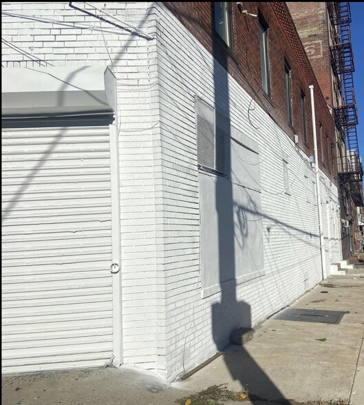 2201-2203 N Front St, Philadelphia, PA à louer - Photo du bâtiment - Image 3 de 3