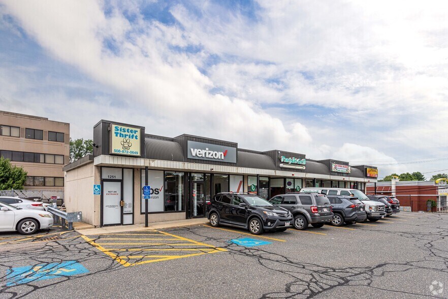 1237-1249 Worcester Rd, Framingham, MA à louer - Photo du bâtiment - Image 3 de 4