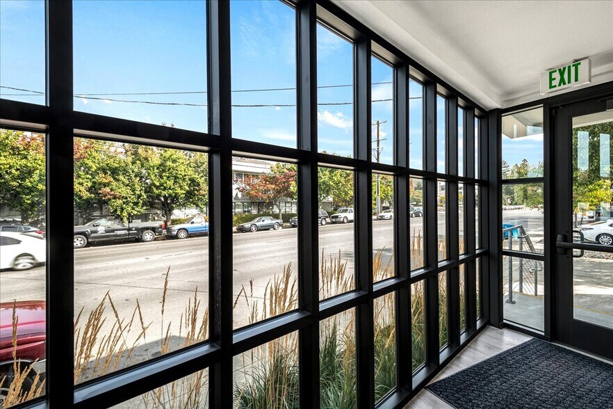 2566 Bay Rd, Redwood City, CA à vendre - Photo du bâtiment - Image 3 de 20