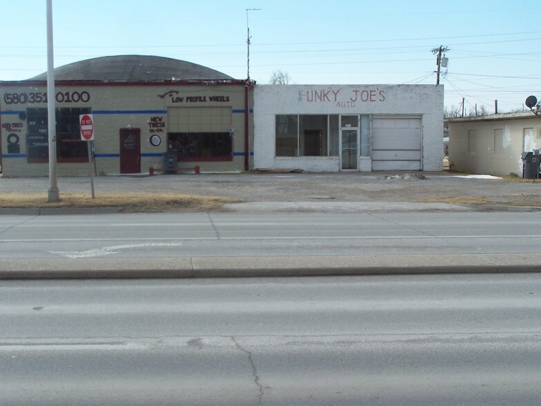 502-506 SW Lee Blvd. portfolio of 3 properties for sale on LoopNet.ca - Building Photo - Image 2 of 5