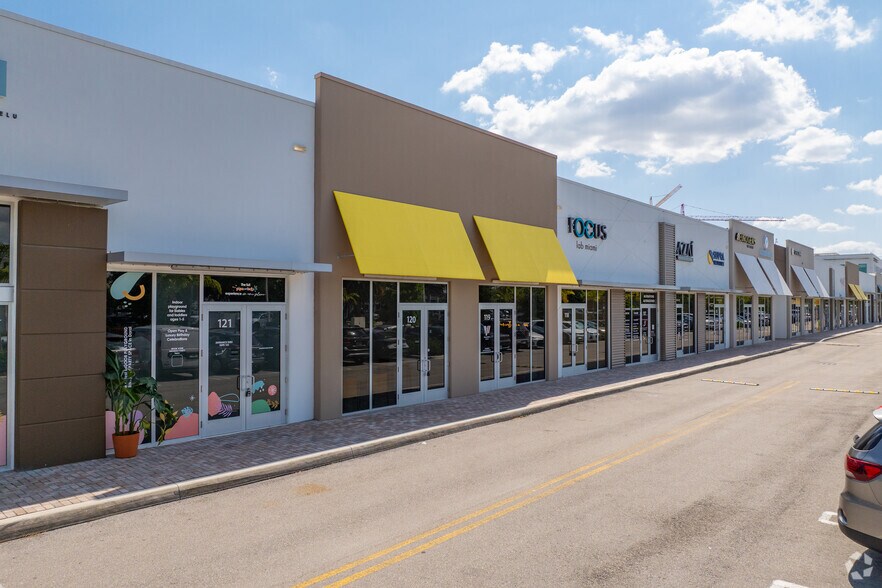 10890 NW 17th St, Doral, FL à louer - Photo du bâtiment - Image 3 de 9