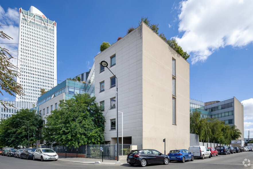 Office in Saint-Denis for lease - Building Photo - Image 2 of 3