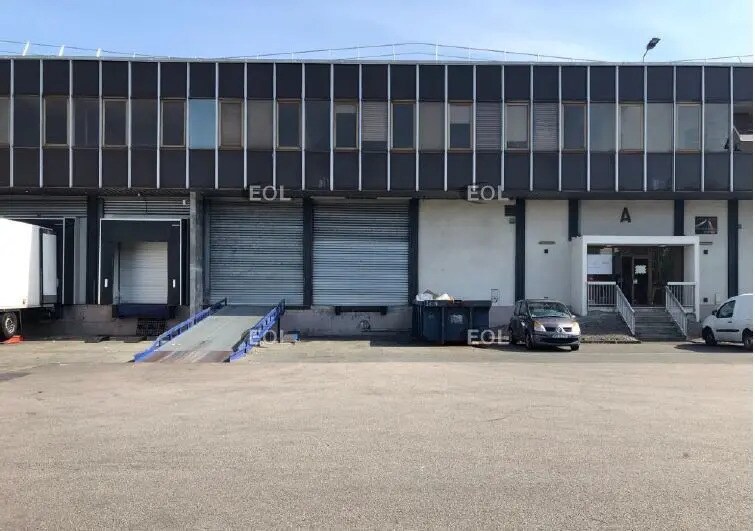 Industrial in Wissous for lease - Building Photo - Image 1 of 8
