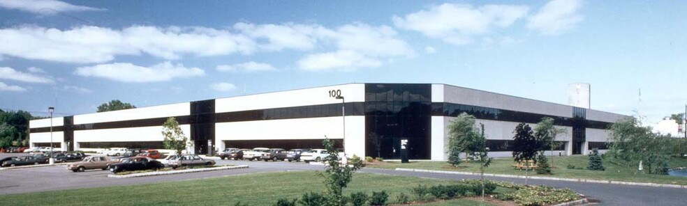 100 American Rd, Morris Plains, NJ à louer - Photo du bâtiment - Image 2 de 3