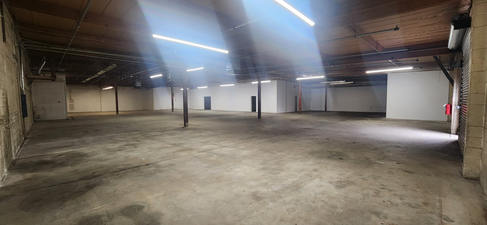 5645 E Clinton Ave, Fresno, CA for lease Interior Photo- Image 1 of 8