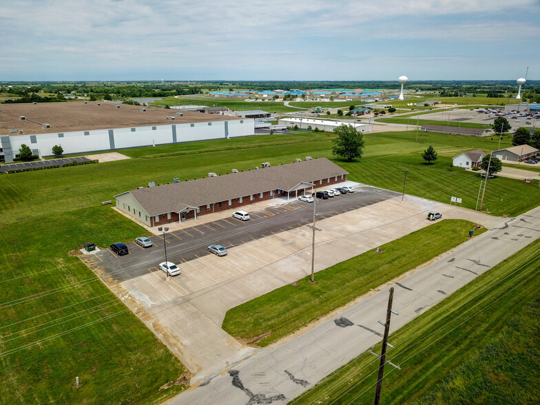 207 E McElwain Dr, Cameron, MO à vendre - Photo du bâtiment - Image 1 de 1