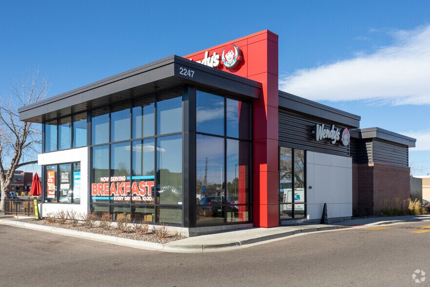 2223 S Monaco Pky, Denver, CO à louer - Photo du bâtiment - Image 3 de 16