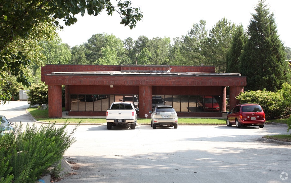 255 Buxton Ct, Lilburn, GA à vendre - Photo du bâtiment - Image 2 de 5