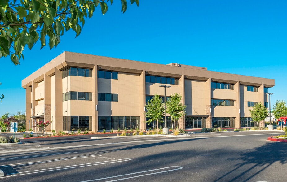 406 Sunrise Ave, Roseville, CA for lease - Building Photo - Image 3 of 10