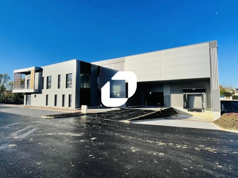 Flex dans Courtry à louer - Photo du bâtiment - Image 1 de 7