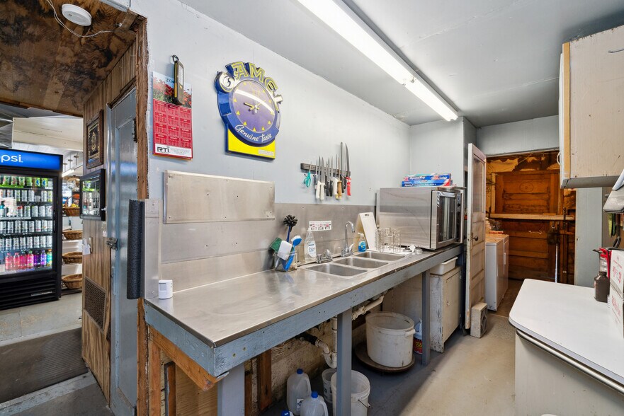 35800 7th (Hwy101) St, Nehalem, OR à vendre - Photo du bâtiment - Image 3 de 39