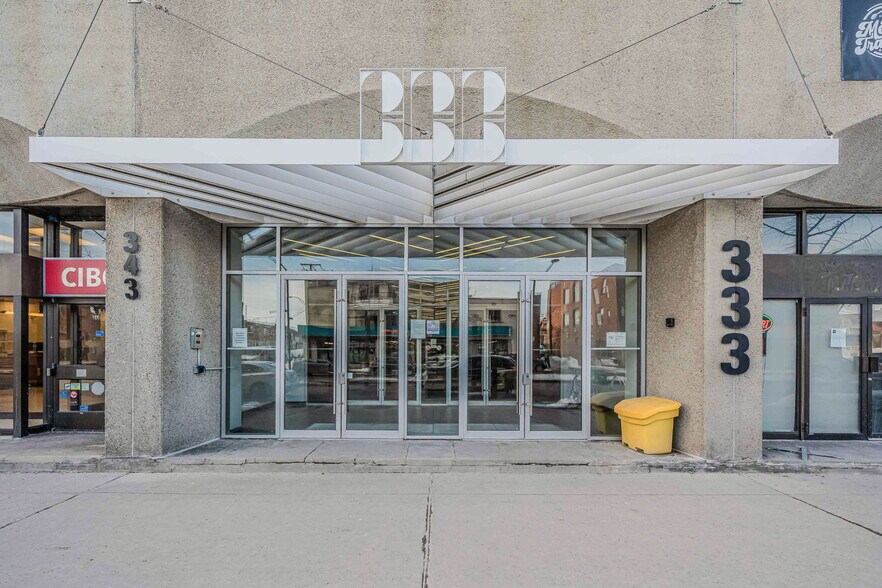 323-355 Rue Chabanel O, Montréal, QC à louer - Photo du bâtiment - Image 3 de 3