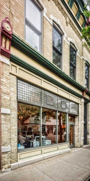 330 W Broadway Ave, Waukesha, WI for lease - Building Photo - Image 2 of 11