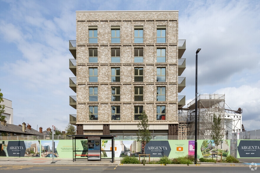 23 Rayleigh Rd, London for lease - Primary Photo - Image 1 of 2