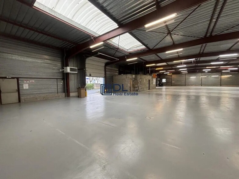 Industriel dans Saint-Pierre-du-Perray à louer - Photo intérieure - Image 3 de 21