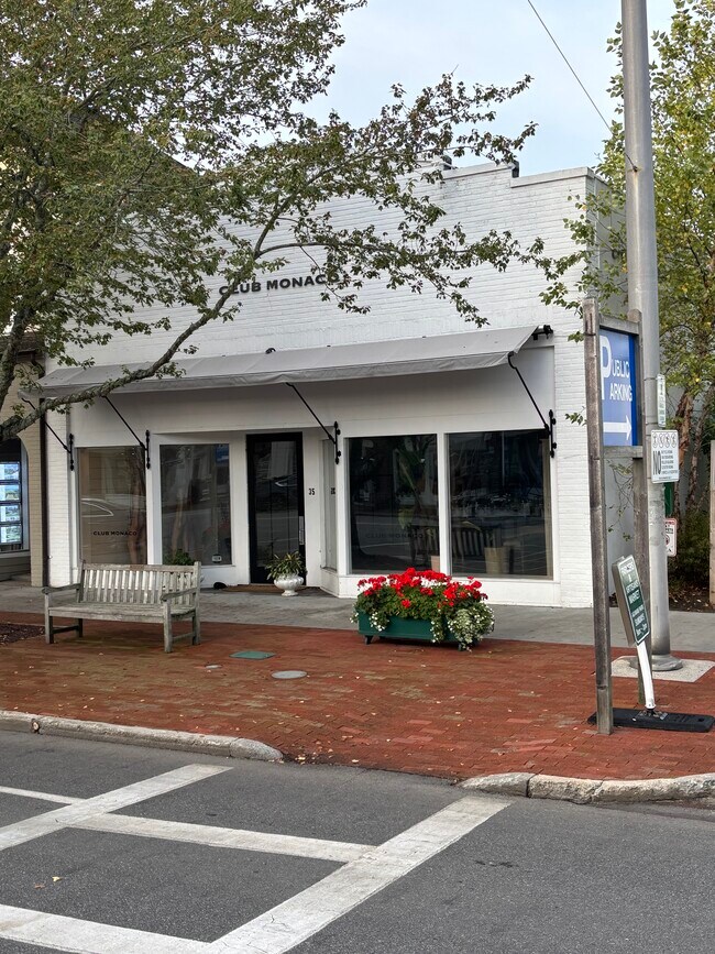 Plus de détails pour 35 Main St, Southampton, NY - Commerce de détail à louer