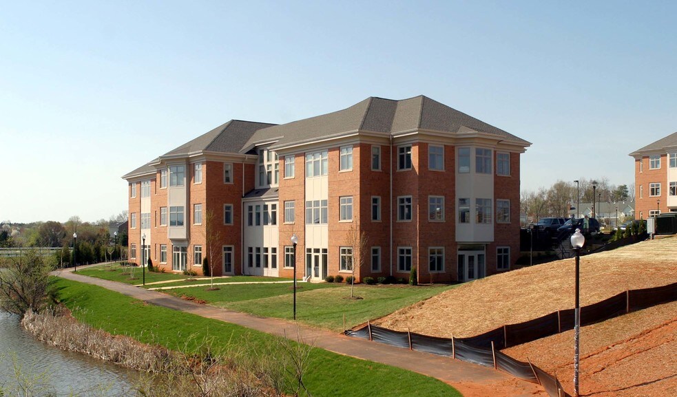 46165 Westlake Dr, Sterling, VA à vendre - Photo du bâtiment - Image 3 de 32