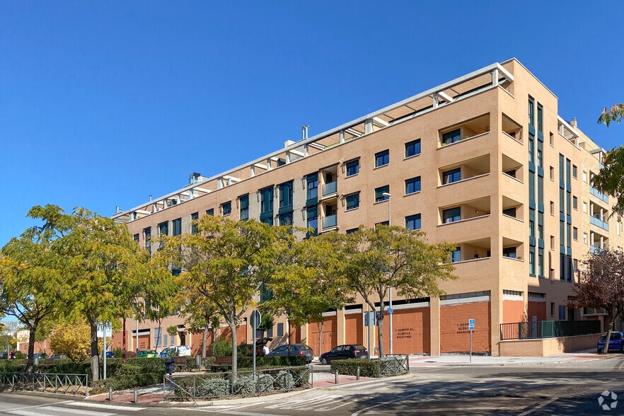 Calle Institutos, 3, Fuenlabrada, Madrid for lease - Building Photo - Image 2 of 2