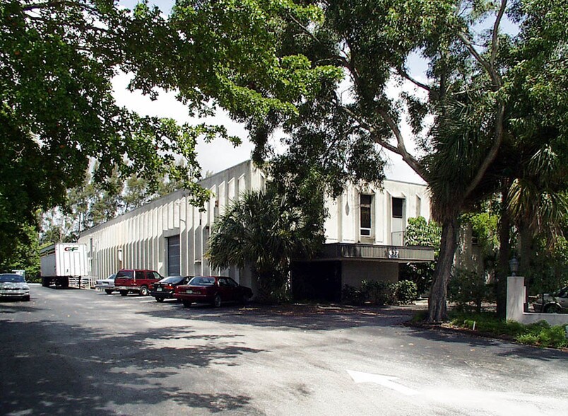 637 Jim Moran Blvd, Deerfield Beach, FL for lease - Building Photo - Image 2 of 9