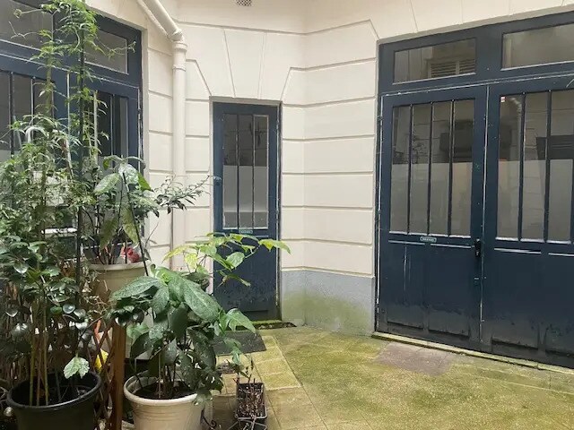 Retail in Paris for lease Building Photo- Image 1 of 9