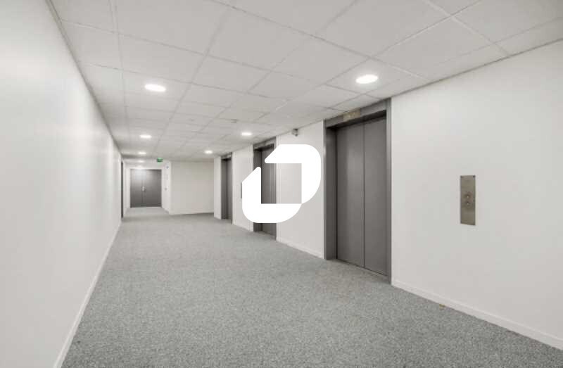 Office in Colombes for sale - Lobby - Image 3 of 11