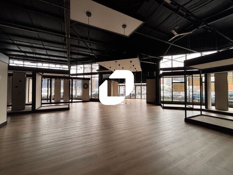 Retail in Herblay-sur-Seine for lease - Interior Photo - Image 3 of 3