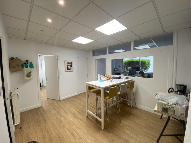 22 Rue Du Commandeur, Paris à vendre - Photo du bâtiment - Image 3 de 7