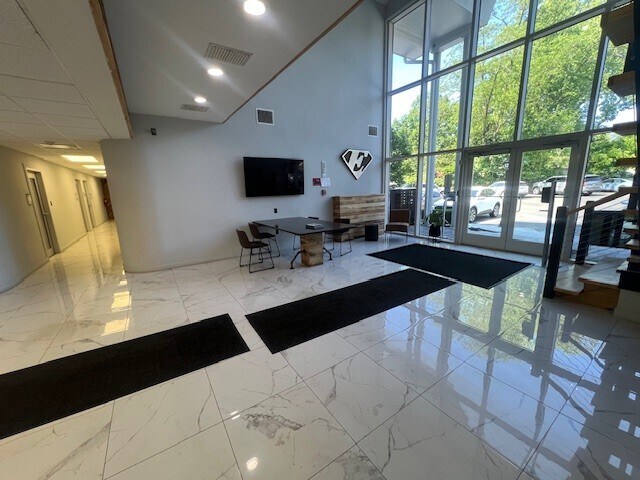 24 Merchants Way, Colts Neck, NJ à louer - Photo intérieure - Image 2 de 10