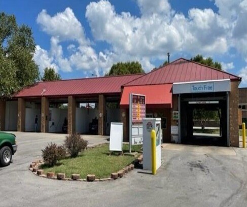 6500 Greenwood Dr, Louisville, KY à vendre - Photo du bâtiment - Image 2 de 3