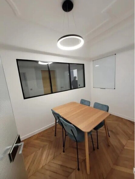 30 Rue De Mogador, Paris à louer - Photo du bâtiment - Image 3 de 12