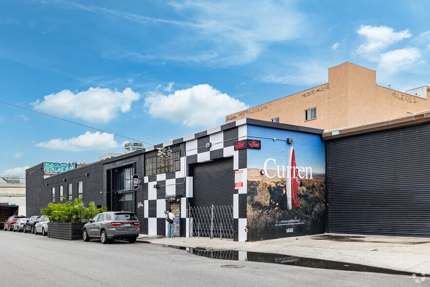 555 Johnson Ave, Brooklyn, NY for lease - Building Photo - Image 1 of 29
