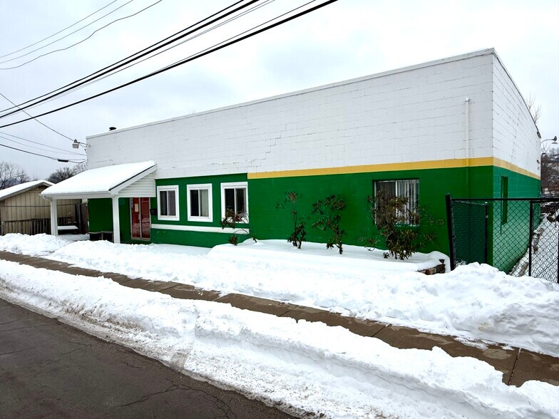 8 Logan St, Carnegie, PA à vendre - Photo principale - Image 1 de 9