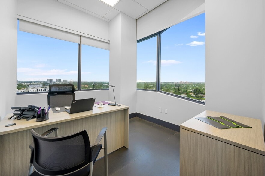 19790 W Dixie Hwy, Aventura, FL for lease - Interior Photo - Image 3 of 18